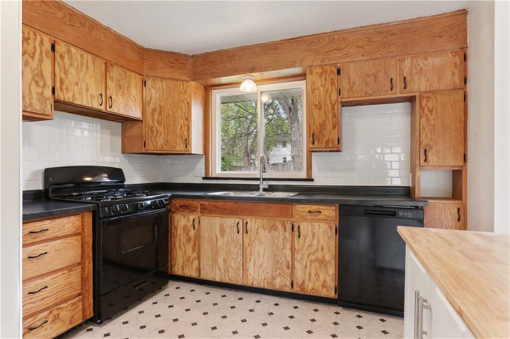 9312 Fairwood Drive Property Photo 7
