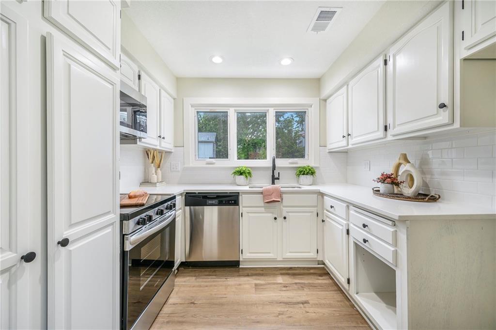 6610 Halsey Street Property Photo 11