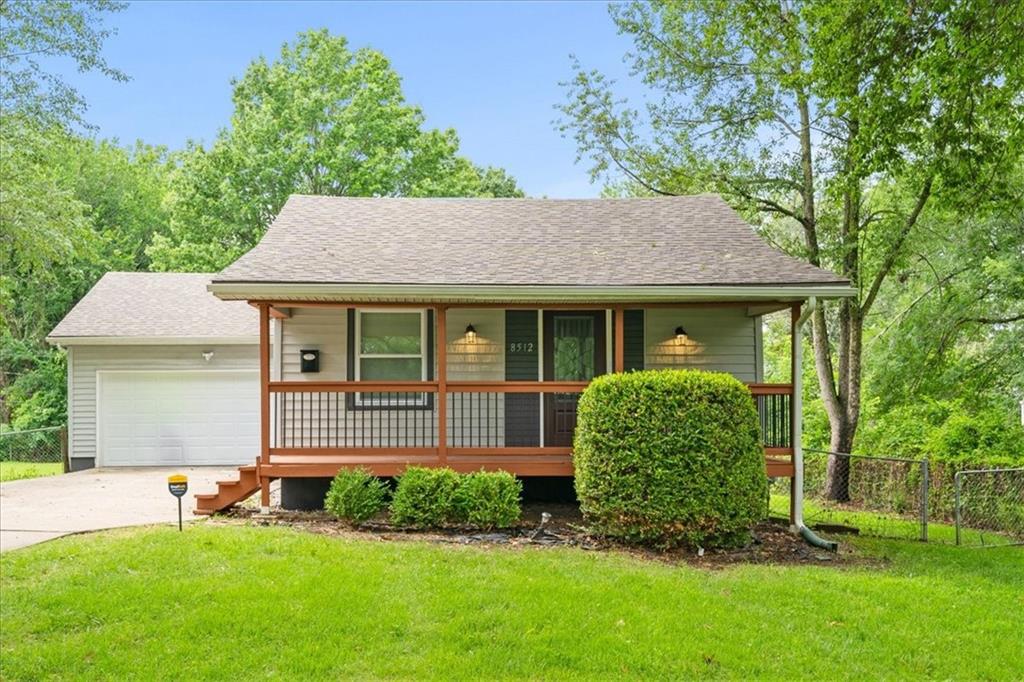 8512 Greenwood Road Property Photo