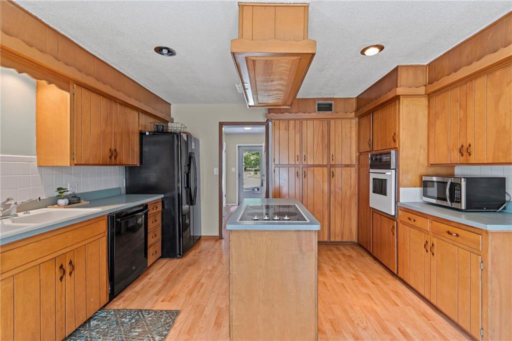 3407 Birchwood Drive Property Photo 9