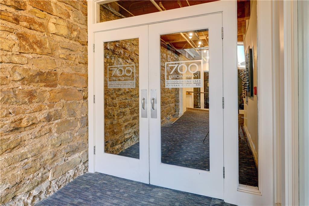 700 Broadway Street Property Photo 1