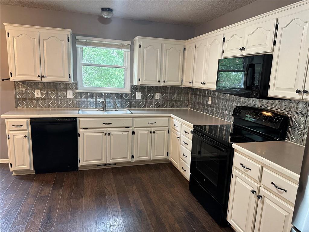 1214 Sw Windcrest Court Property Photo 4