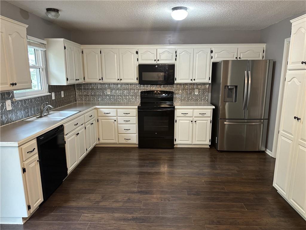 1214 Sw Windcrest Court Property Photo 5