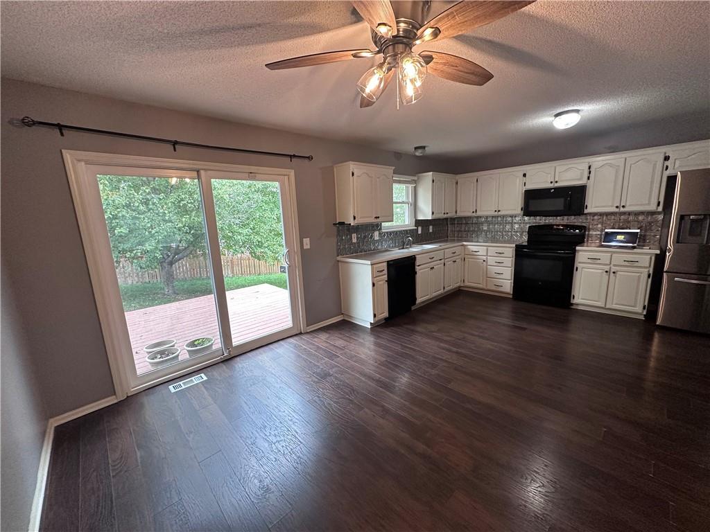 1214 Sw Windcrest Court Property Photo 7