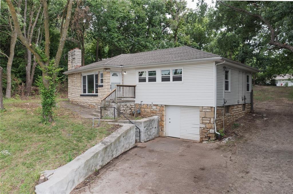 5530 Parallel Parkway Property Photo 1
