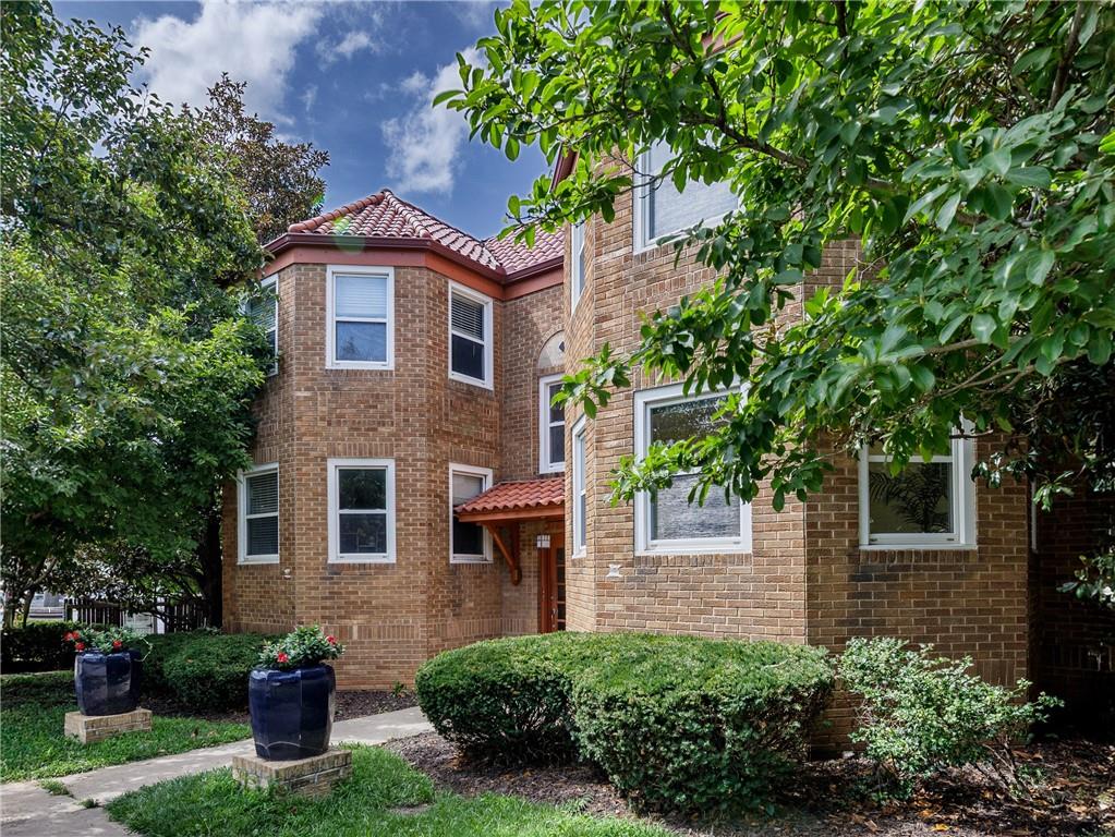 14 E 50th Street Property Photo 1