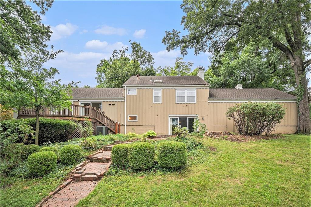 9815 Overbrook Court Property Photo 4