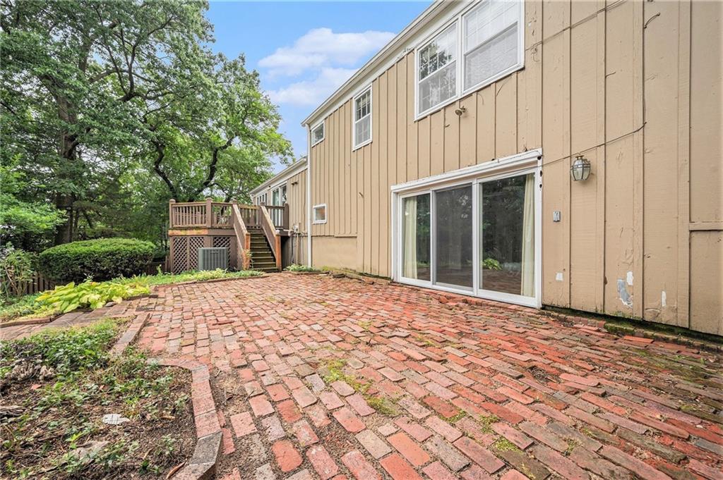 9815 Overbrook Court Property Photo 5