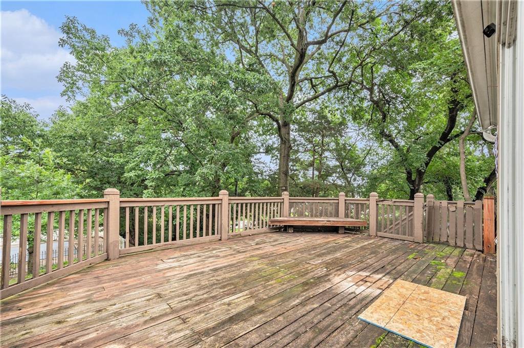 9815 Overbrook Court Property Photo 6