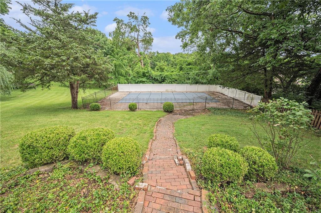 9815 Overbrook Court Property Photo 7