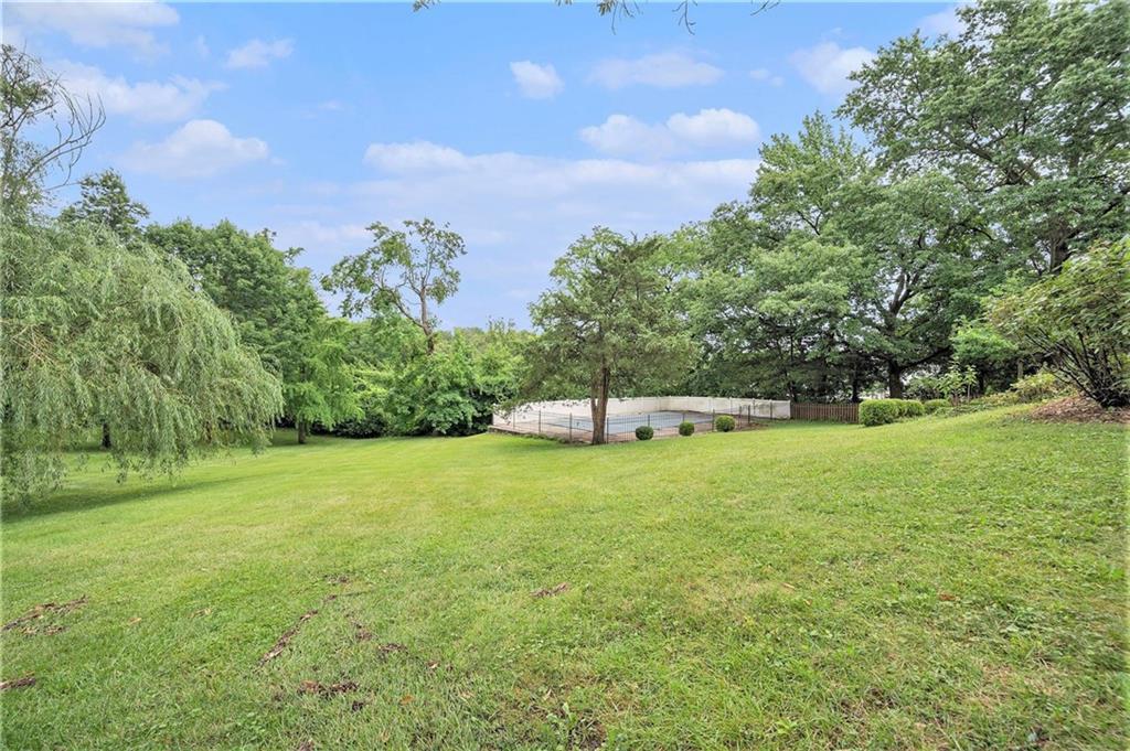 9815 Overbrook Court Property Photo 8