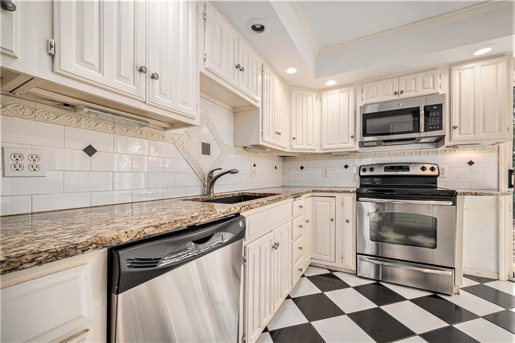 9815 Overbrook Court Property Photo 15