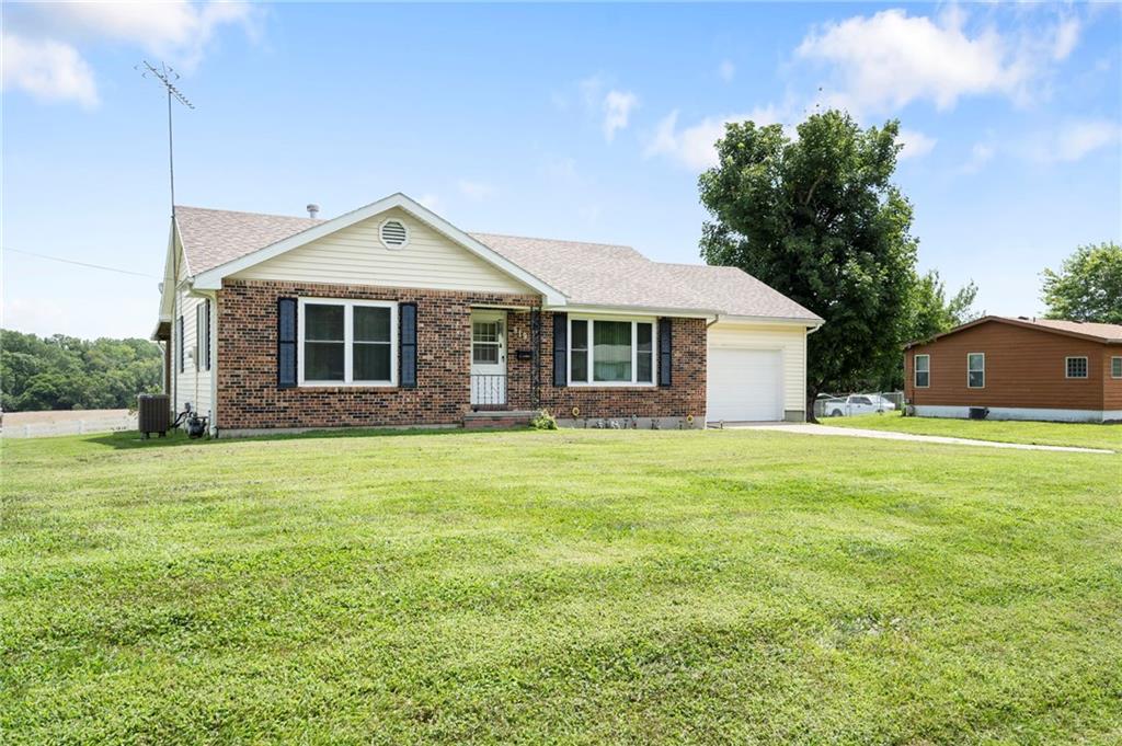 919 S Locust Street Property Photo 5