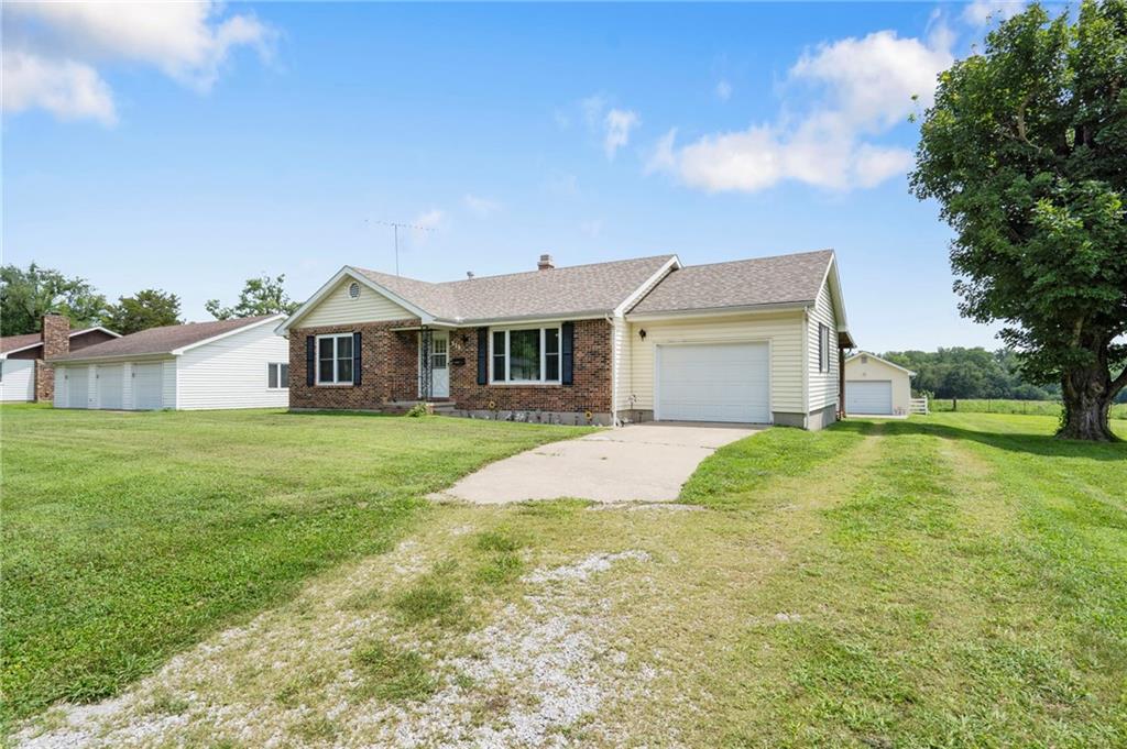 919 S Locust Street Property Photo 6