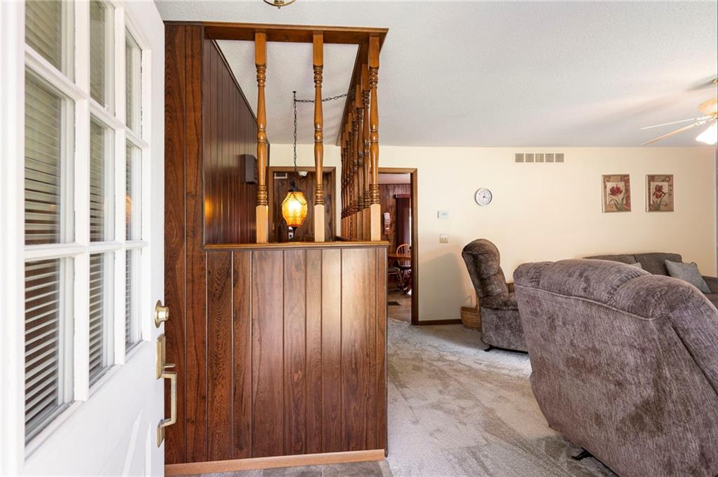 919 S Locust Street Property Photo 7