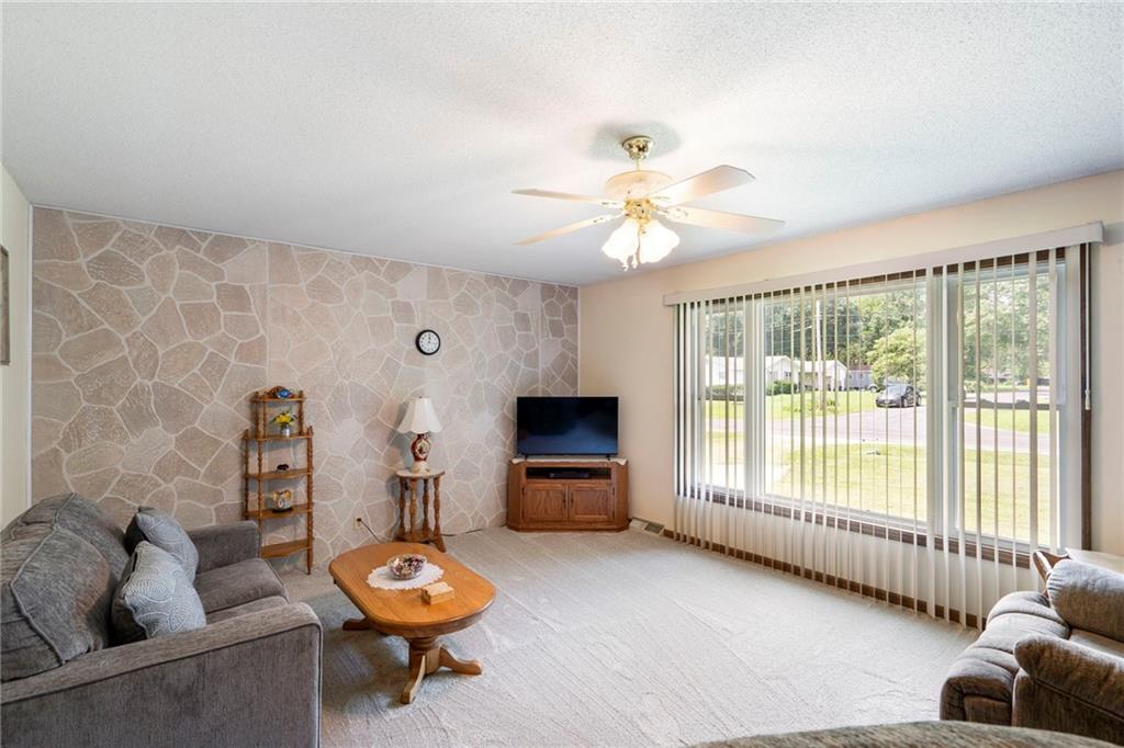 919 S Locust Street Property Photo 9