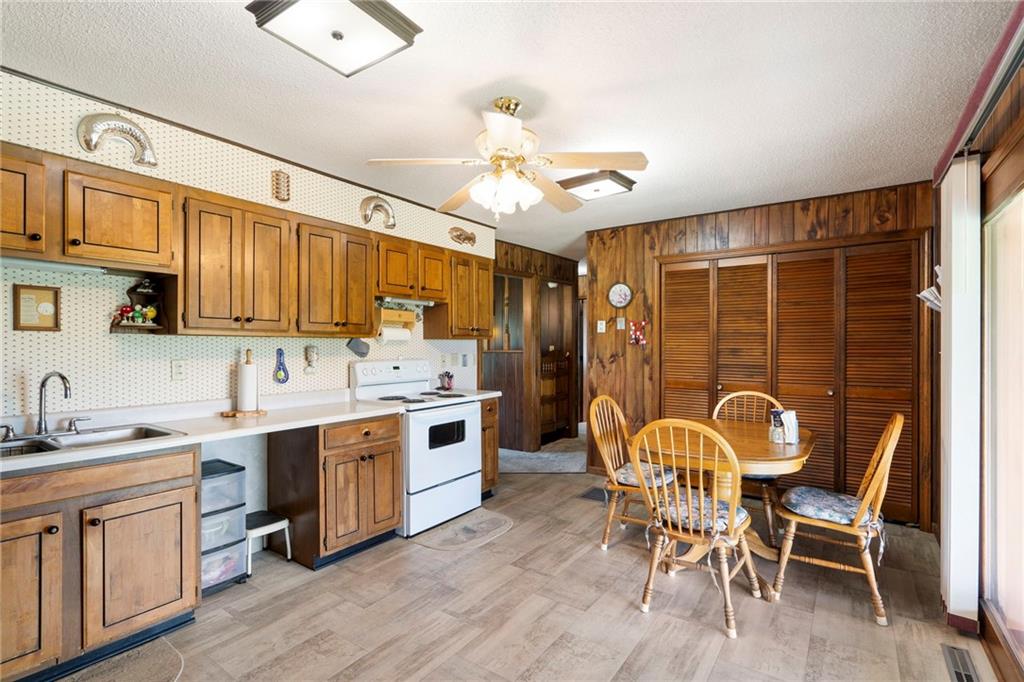 919 S Locust Street Property Photo 12