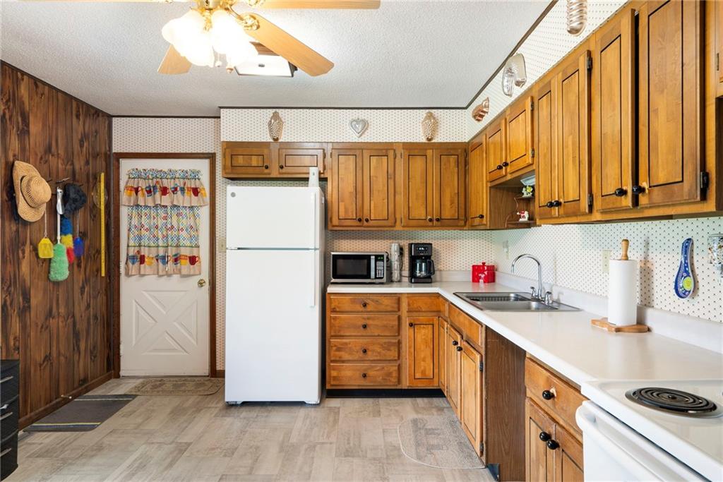 919 S Locust Street Property Photo 13