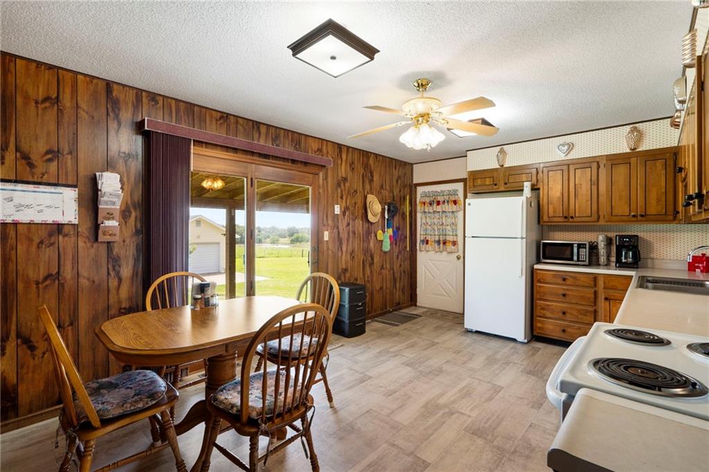 919 S Locust Street Property Photo 14