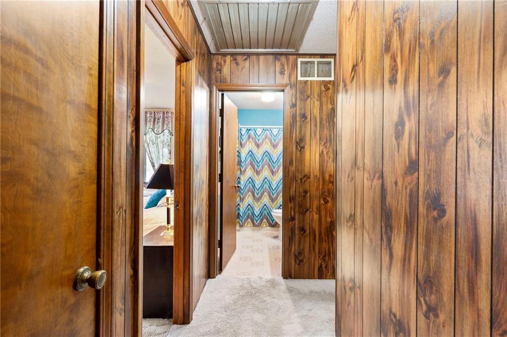 919 S Locust Street Property Photo 16