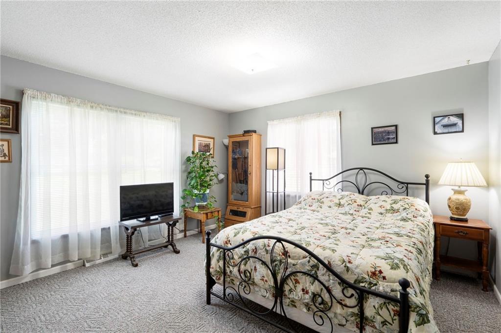 919 S Locust Street Property Photo 18