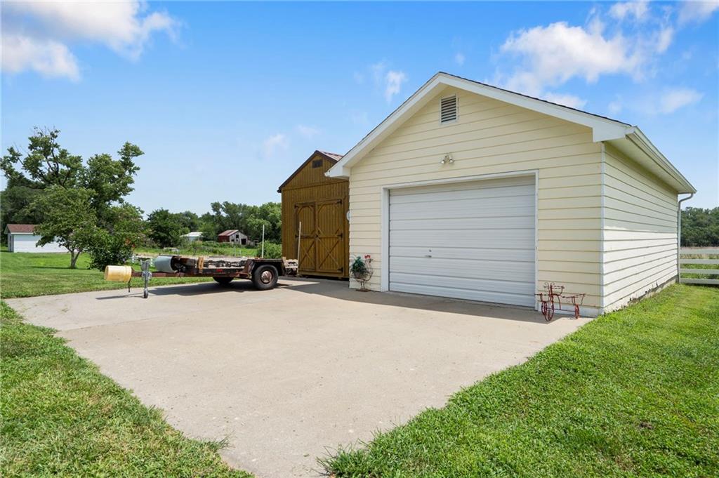 919 S Locust Street Property Photo 35