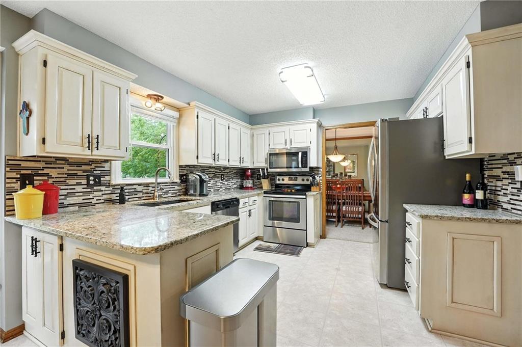 14915 W 84th Terrace Property Photo 13