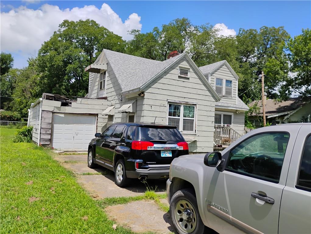 213 E Carlton Street Property Photo 3