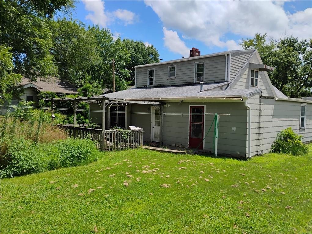 213 E Carlton Street Property Photo 4