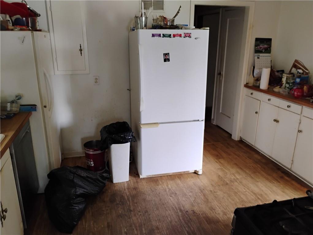 213 E Carlton Street Property Photo 8