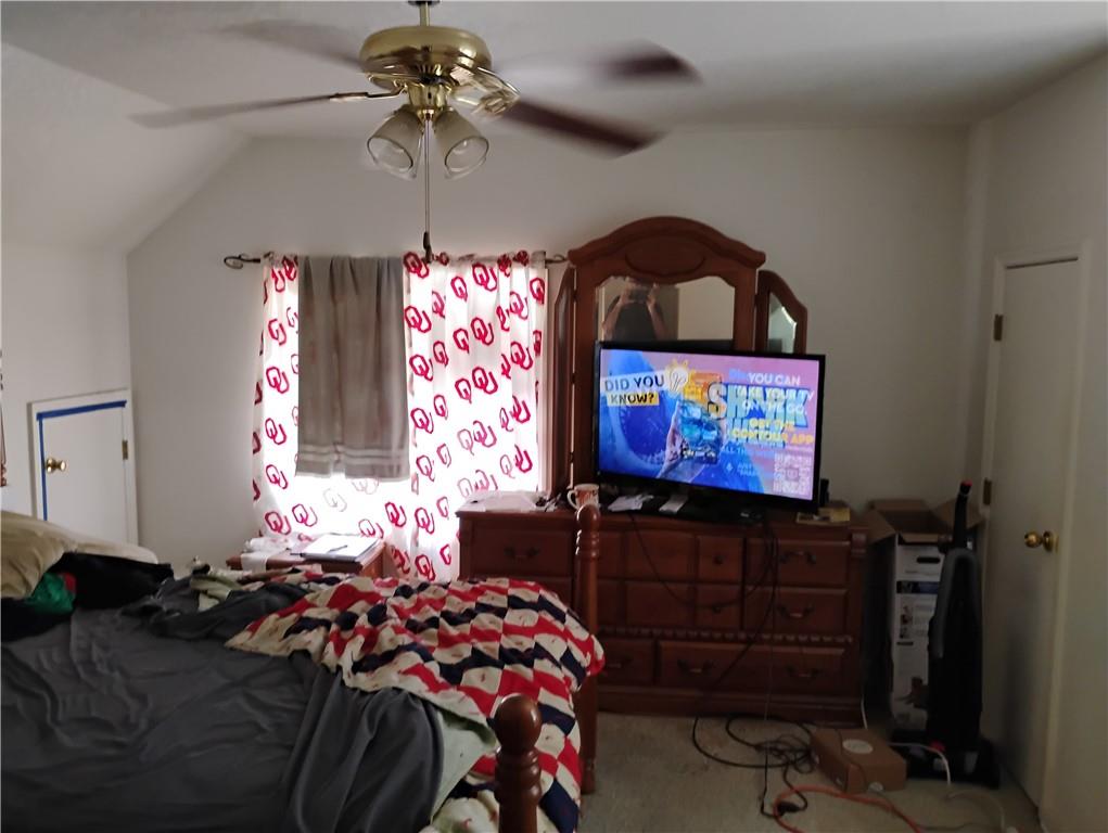 213 E Carlton Street Property Photo 12