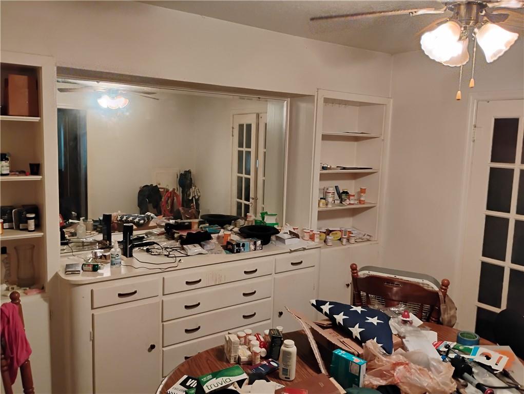 213 E Carlton Street Property Photo 14