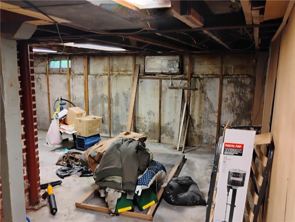 213 E Carlton Street Property Photo 17