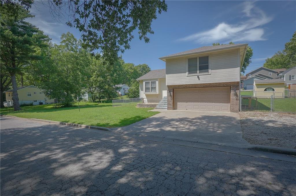 12 W 8th Street Property Photo 1