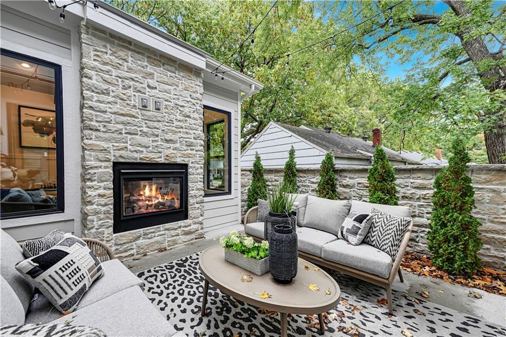 5111 W 72nd Terrace Property Photo 1