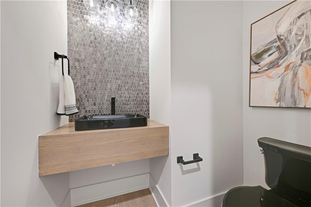 5111 W 72nd Terrace Property Photo 28