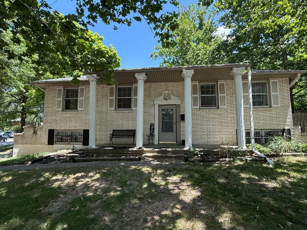 3301 E 106th Terrace Property Photo 1
