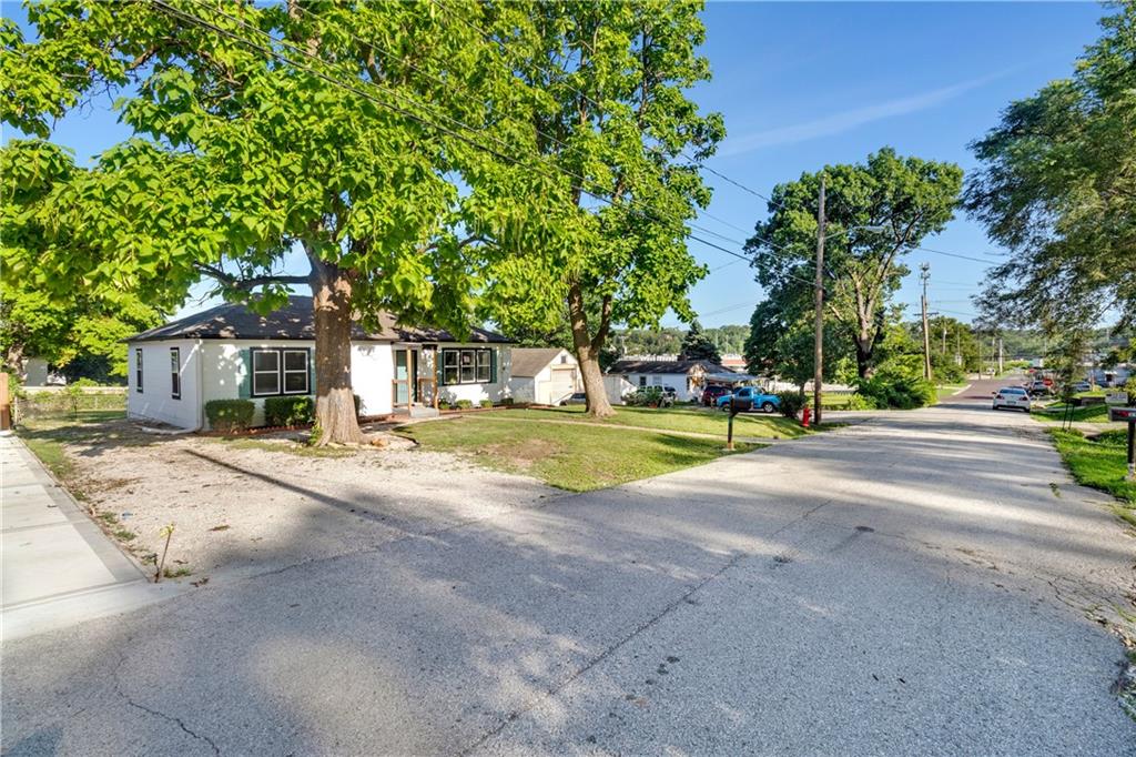 3141 S 37th Street Property Photo 3