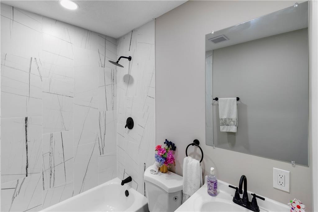 3141 S 37th Street Property Photo 8