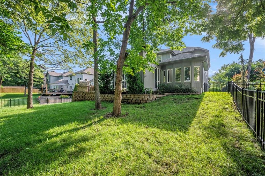 5812 N Ames Avenue Property Photo 6