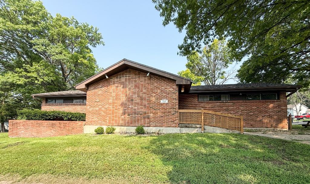 802 E Walnut Street Property Photo