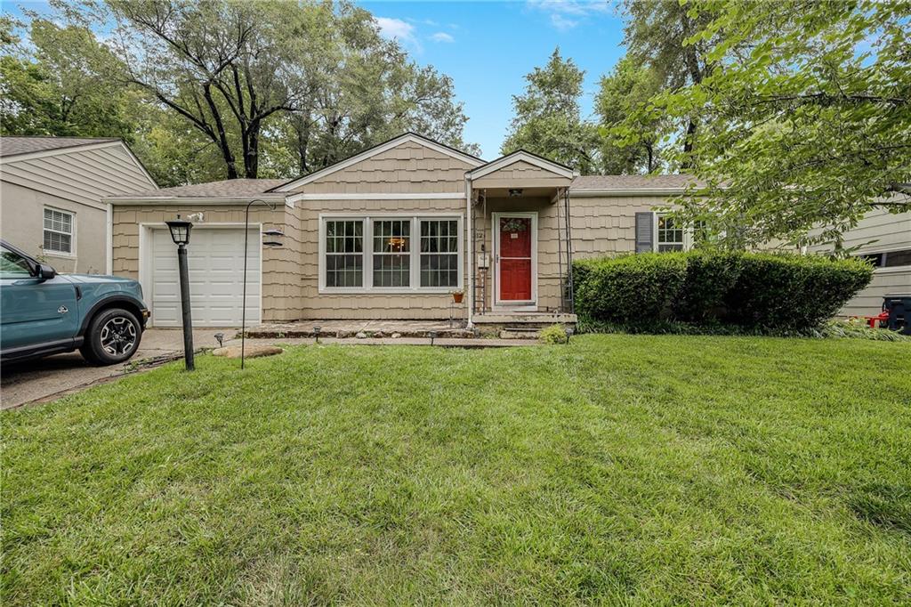 312 E Sweeney Boulevard Property Photo 1