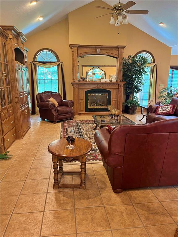 107 W Mckinley Street Property Photo 3