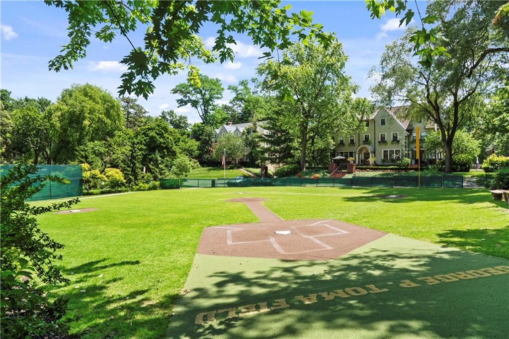 W 52nd Street Property Photo