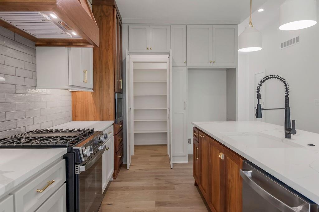 13985 Landon Street Property Photo 13