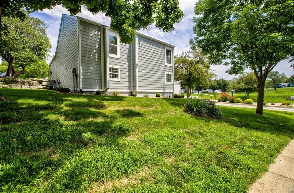 1401 Nw Birdseye Court Property Photo 2