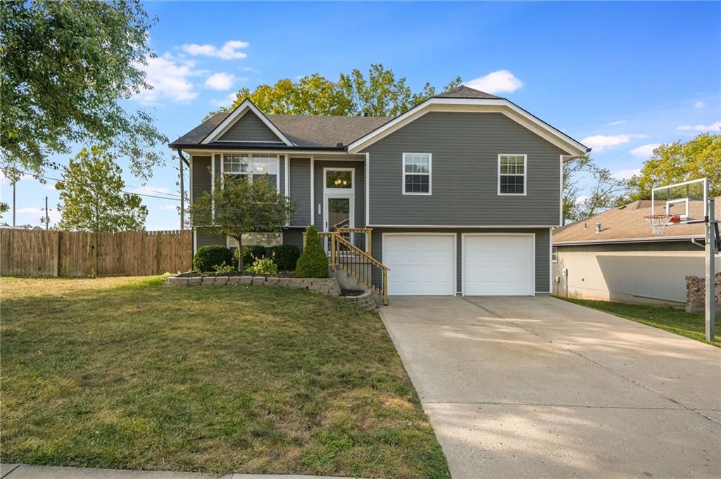 1052 Sw Twin Creek Drive Property Photo 1