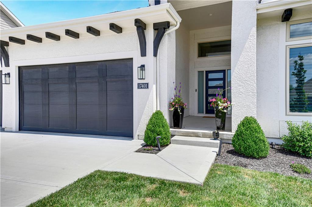 17401 Oakshire Street Property Photo 3