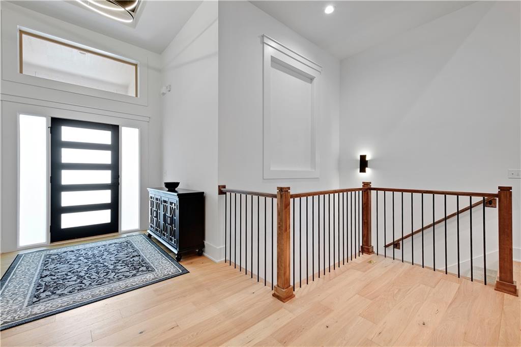 17401 Oakshire Street Property Photo 4