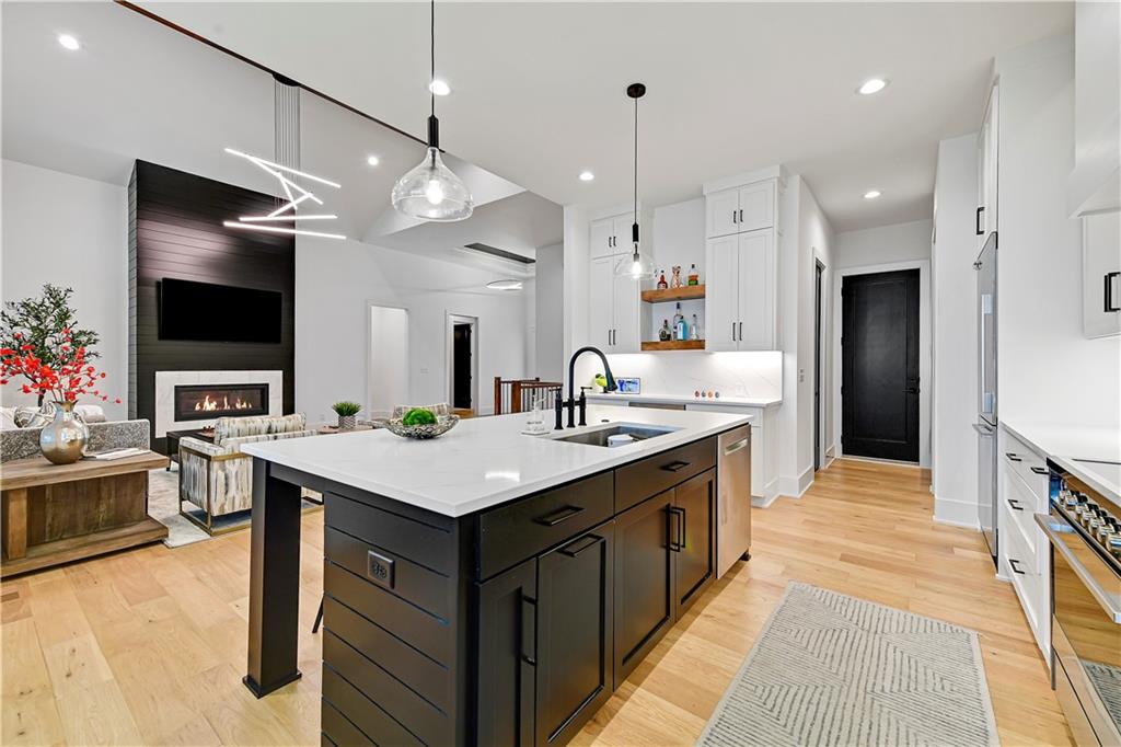 17401 Oakshire Street Property Photo 13